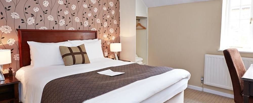 The Bear Hotel By Greene King Inns Hungerford Ngoại thất bức ảnh