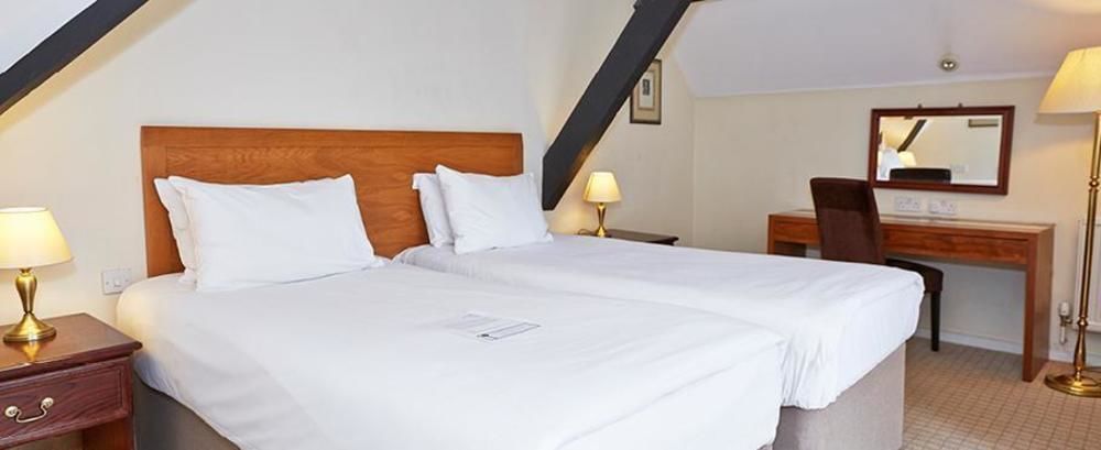 The Bear Hotel By Greene King Inns Hungerford Ngoại thất bức ảnh