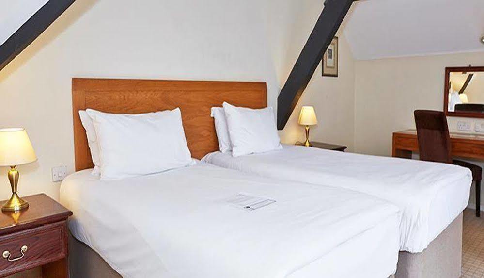 The Bear Hotel By Greene King Inns Hungerford Ngoại thất bức ảnh